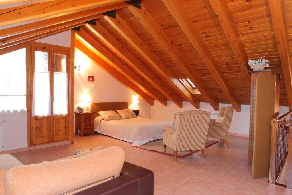 Apartamentos Alba Casa Alquesera Sahun Room photo