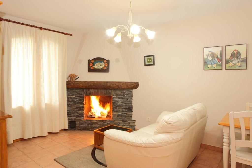 Apartamentos Alba Casa Alquesera Sahun Room photo